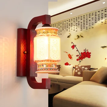 Китайски монтиран на стената лампа, хол TV шкаф стенен лампа спалня нощна лампа от масивно дърво хотелски проект за коридор античен