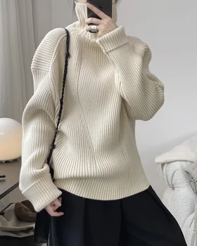нов дамски пуловер, с красив дизайн