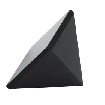 Пирамида От Черен Обсидиан, Резбовани Каменна Скала 1.6