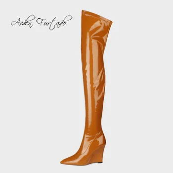 Arden Фуртадо/2021 г.; модни дамски обувки; зимни ботуши над коляното от лачена кожа на танкетке с остри пръсти; по-големи размери на 42-43