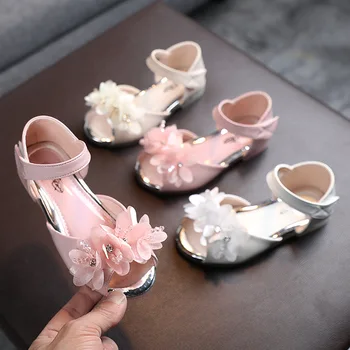 2022 летни нови детски корейски сандали за момичета; сандали принцеса с перли и цветя модел подметка; сладък модни обувки за партита